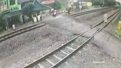 Terekam CCTV, Pria 35 Tahun Tewas Tertabrak KA Jayakarta di Madiun