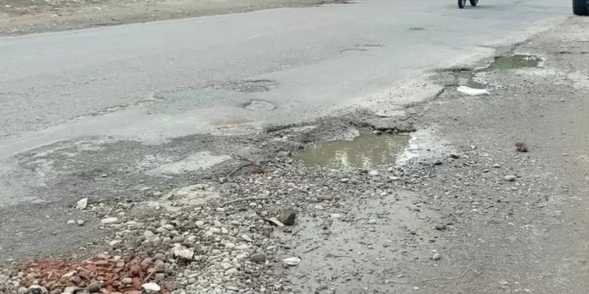 Menjelang Ramadan dan Lebaran, Jalan Rusak Perbatasan Srikaton–Sambi Ringinrejo Tak Kunjung Diperbaiki