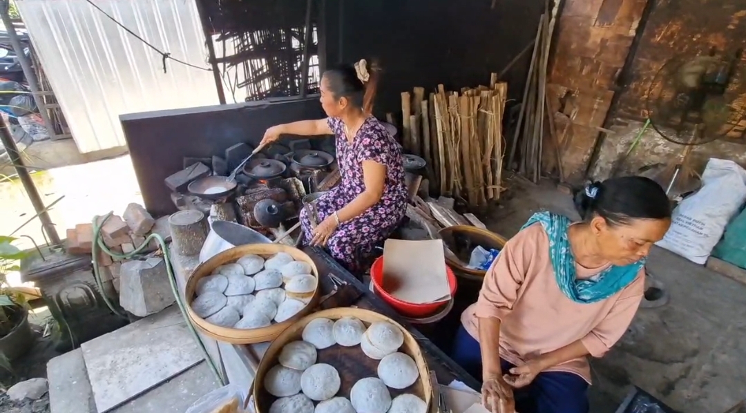 Serabi Tradisional Ponorogo Tetap Bertahan di Tengah Tren Kuliner Modern
