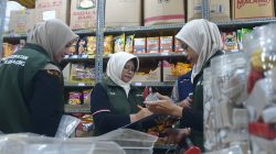 Petugas Gabungan Sidak Swalayan di Tulungagung, Temukan Produk Impor Tanpa Izin hingga Kemasan Rusak