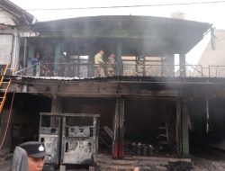 Toko Kelontong dan Mobil Pajero di Kebonsari Terbakar, Kerugian Ditaksir Rp1 Miliar