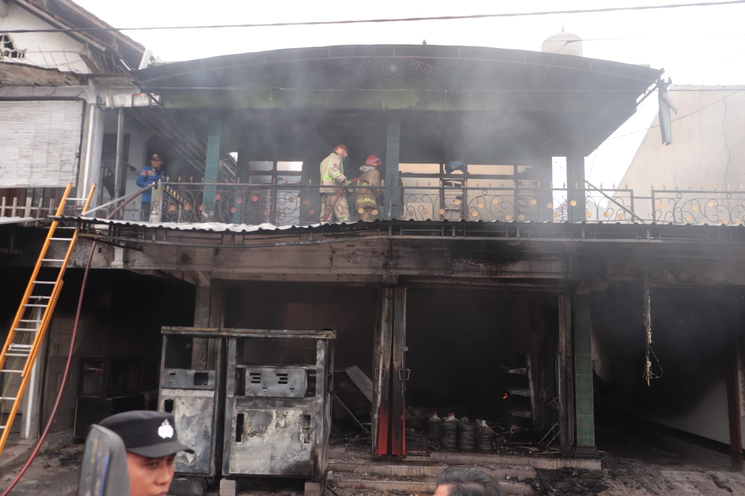 Toko Kelontong dan Mobil Pajero di Kebonsari Terbakar, Kerugian Ditaksir Rp1 Miliar