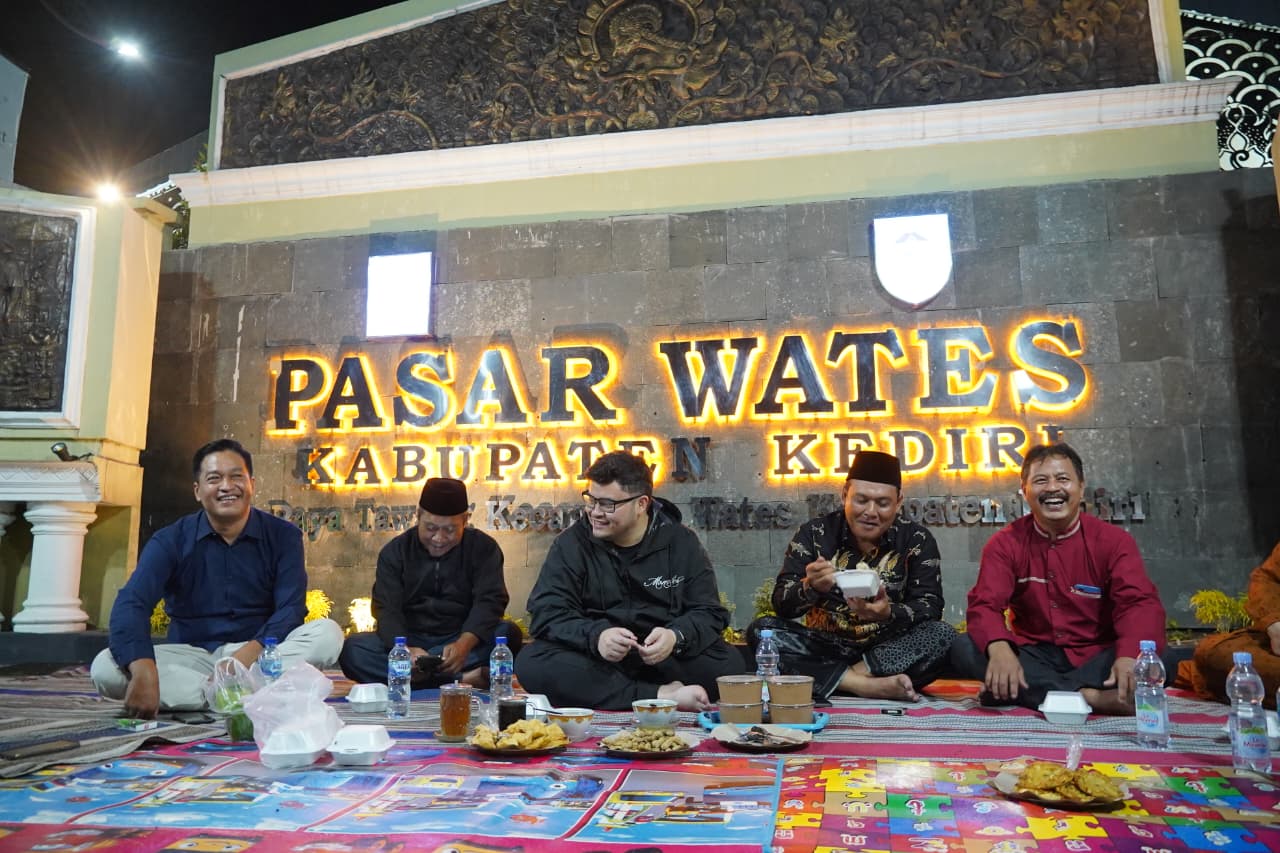 Mas Dhito Kulineran Malam di Pasar Wates