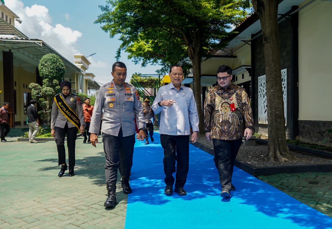Bupati Kediri, Mas Dhito Dukung