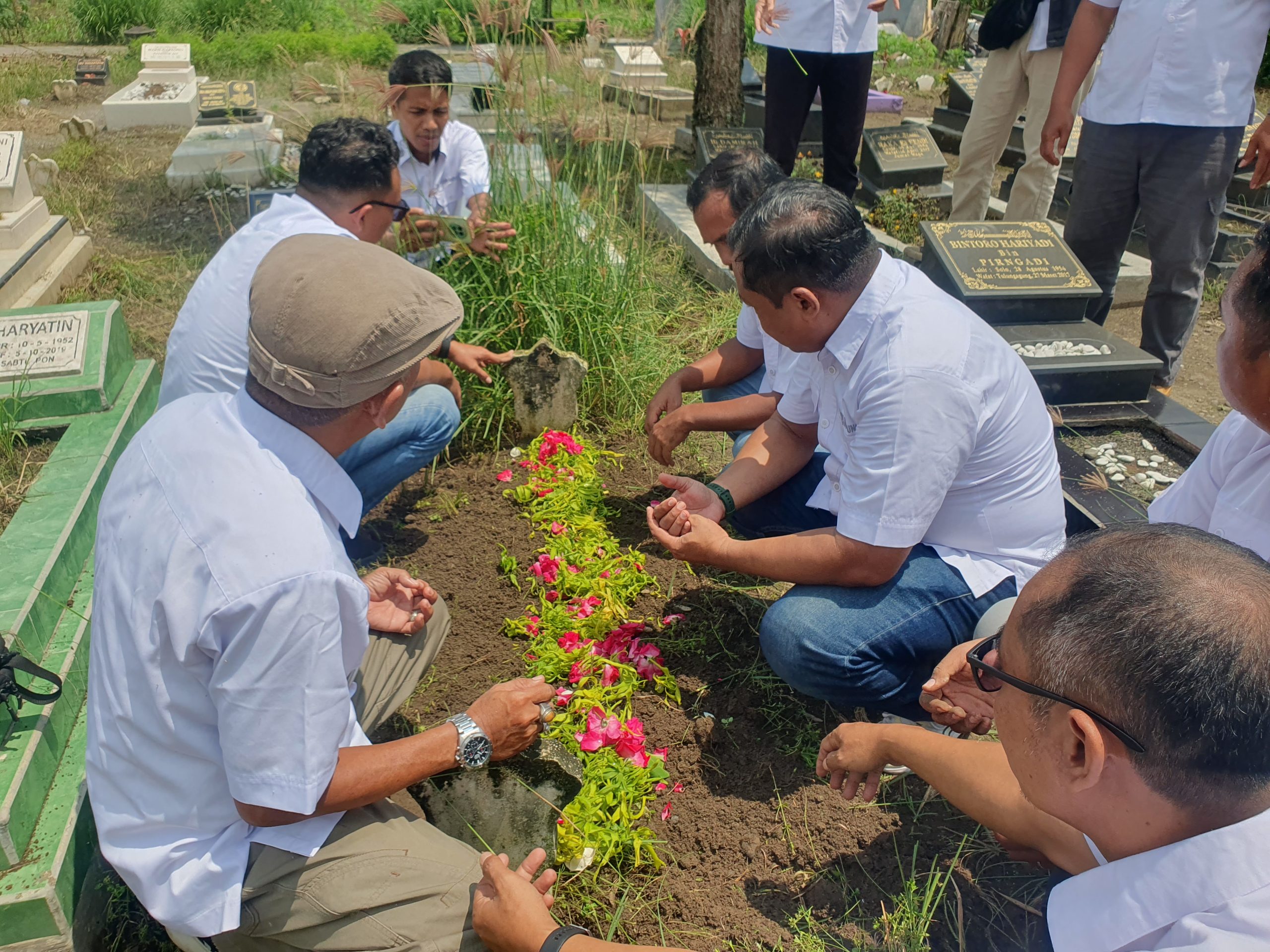 Peringati HUT PWI ke-80 dan HPN 2026, PWI Tulungagung Ziarah ke Makam ‘Jarot’ Sakti Pramono