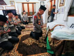 Istri Kapolri ke-5, Jenderal Hoegeng Iman Santoso Meninggal Dunia di Usia 100 Tahun, Kapolri  Listyo Sigit Prabowo Datang Ta’ziyah