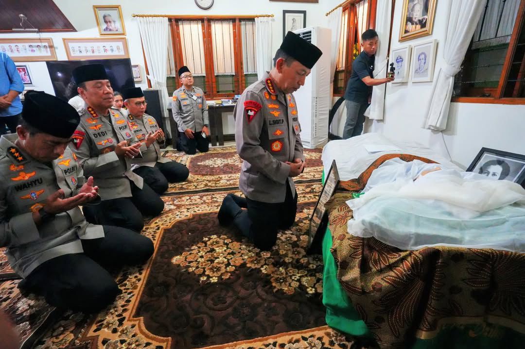 Istri Kapolri ke-5, Jenderal Hoegeng Iman Santoso Meninggal Dunia di Usia 100 Tahun, Kapolri Listyo Sigit Prabowo Datang Ta’ziyah