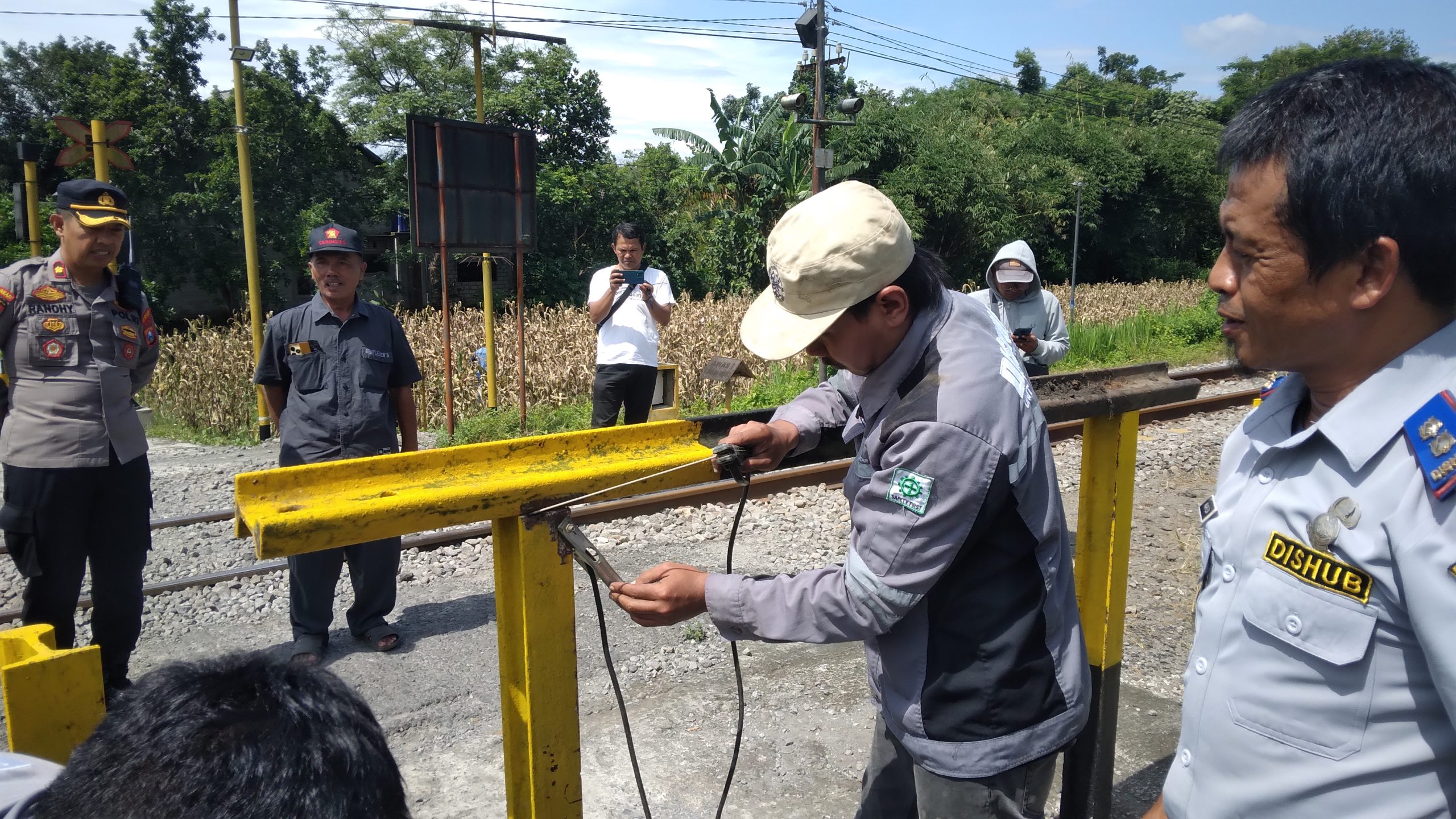 Minimalisasi Kecelakaan, Dishub Kontinyu Tutup Perlintasan KA Tanpa Palang Pintu