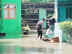 Diduga Drainase Tersumbat Pembangunan, SDN 1 Sukomoro Terendam Banjir Parah