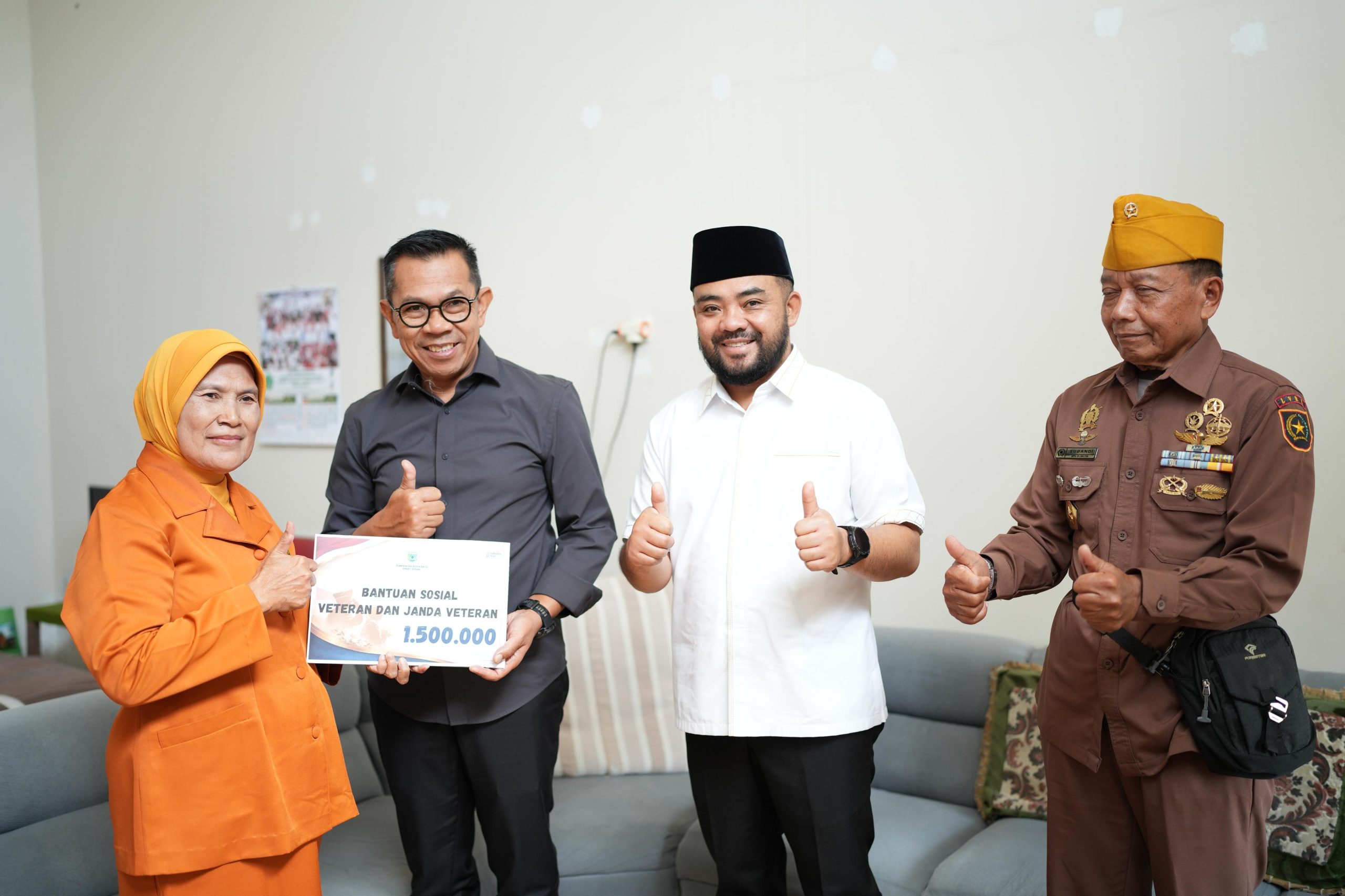 Wali Kota Batu Salurkan Tali Asih Paket Sembako untuk Veteran Pejuang RI