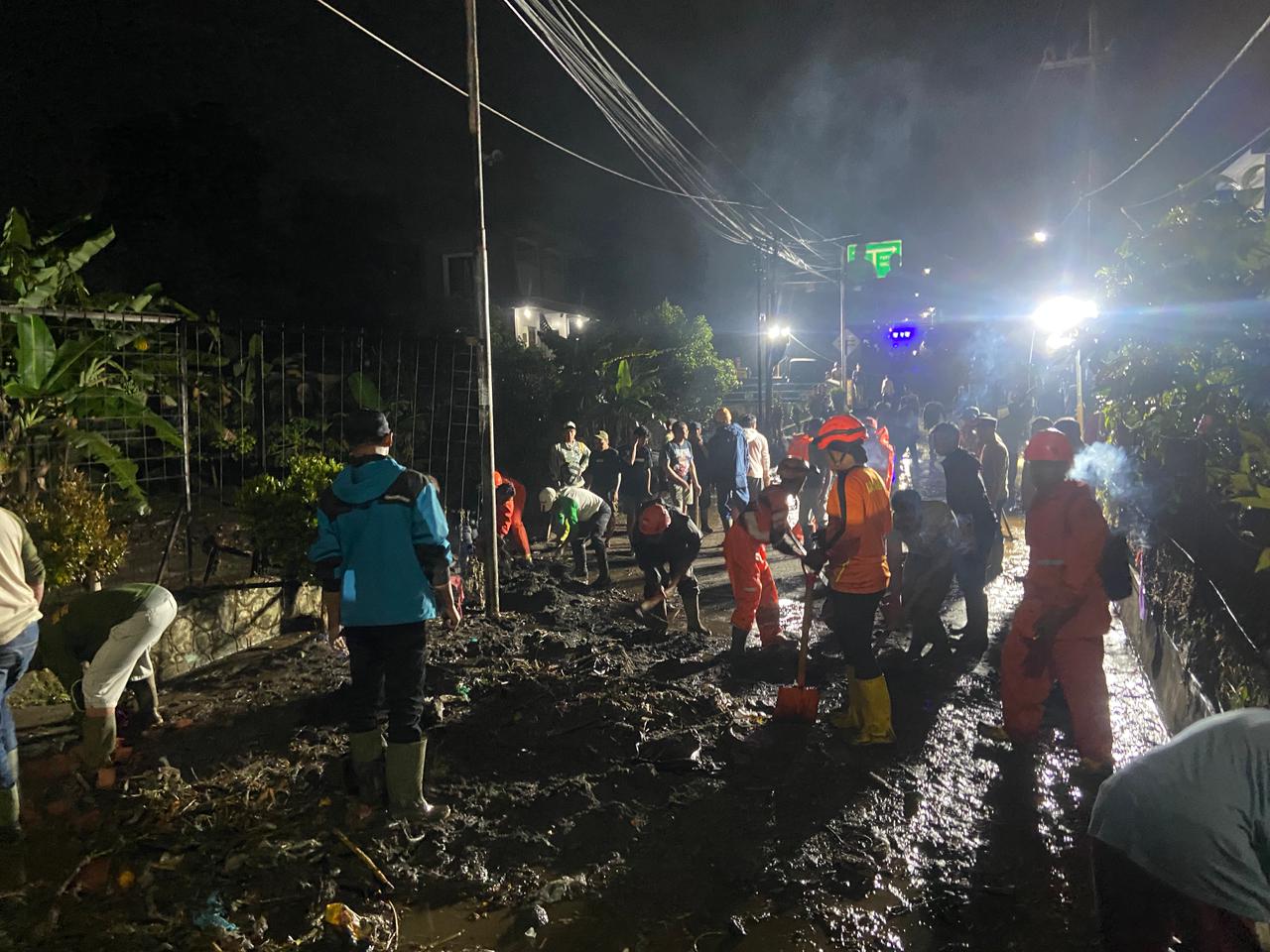 Banjir Lumpur Terjang Dusun Banyuning, Akses Warga Sempat Lumpuh Total
