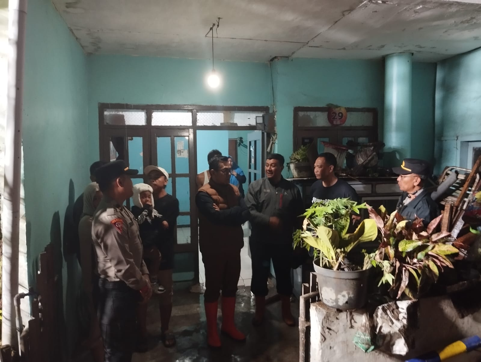 Wali Kota Batu Tinjau Lokasi Banjir Lumpur, Siapkan Penelusuran Sungai untuk Ungkap Penyebab