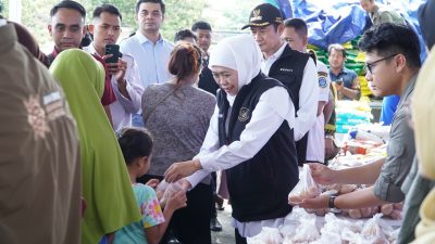 Jelang Lebaran, Gubernur Khofifah dan Bupati Lamongan Pantau Operasi Pasar Murah di Sukodadi