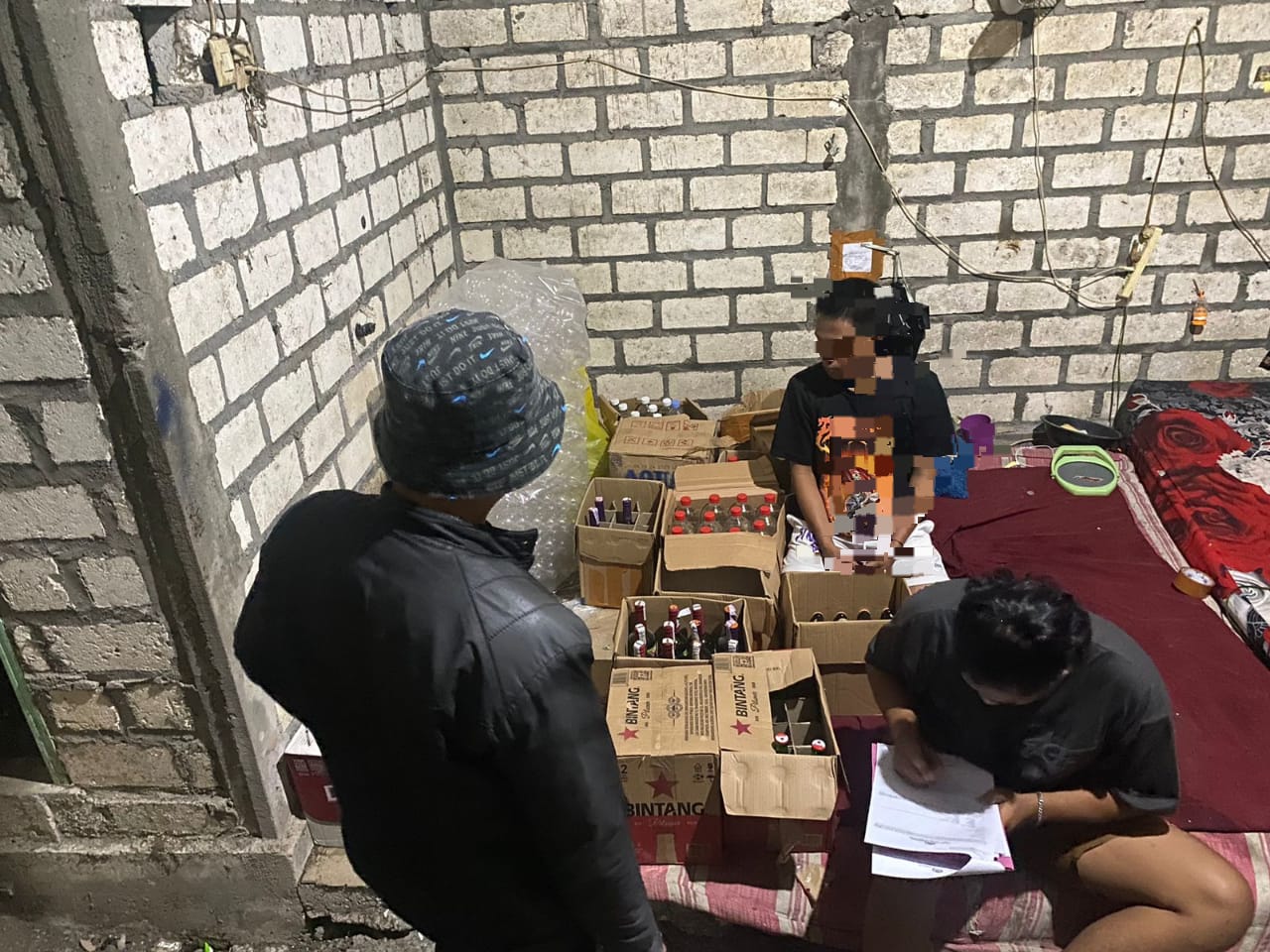 Nekat Jualan Miras Saat Ramadan, Warung Kopi di Karangbinangun Digerebek Satresnarkoba Polres Lamongan