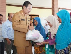 Pemkab Lamongan Salurkan 54 Ton Beras dan 9.700 Paket Sembako untuk Warga Terdampak Banjir