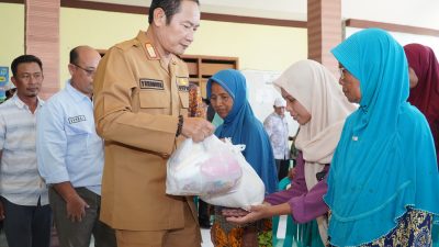 Pemkab Lamongan Salurkan 54 Ton Beras dan 9.700 Paket Sembako untuk Warga Terdampak Banjir