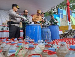 Hasil Operasi Cipta Kondisi Ramadan, Polres Lamongan Musnahkan 245 Knalpot Brong dan 5,2 Ton Miras Ilegal