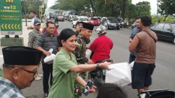 Jumat Berkah Ramadan, Kodim 0812 Lamongan Bersama Insan Media Bagikan Takjil