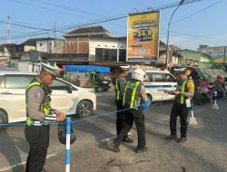 Antisipasi Kepadatan Arus Mudik, Satgas Kamseltibcar Polres Lamongan Rekayasa Lalin di Kawasan Pasar Babat