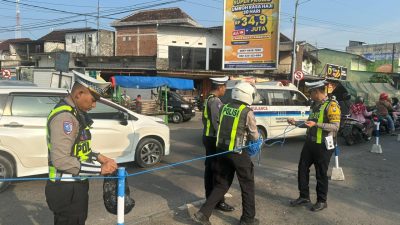 Antisipasi Kepadatan Arus Mudik, Satgas Kamseltibcar Polres Lamongan Rekayasa Lalin di Kawasan Pasar Babat
