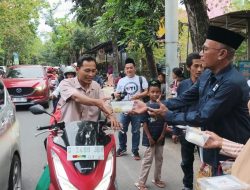 IJTI Lamongan dan Disabilitas Gelar Aksi Berbagi Takjil, Tunjukkan Semangat Inklusivitas di Bulan Ramadan