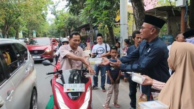 IJTI Lamongan dan Disabilitas Gelar Aksi Berbagi Takjil, Tunjukkan Semangat Inklusivitas di Bulan Ramadan