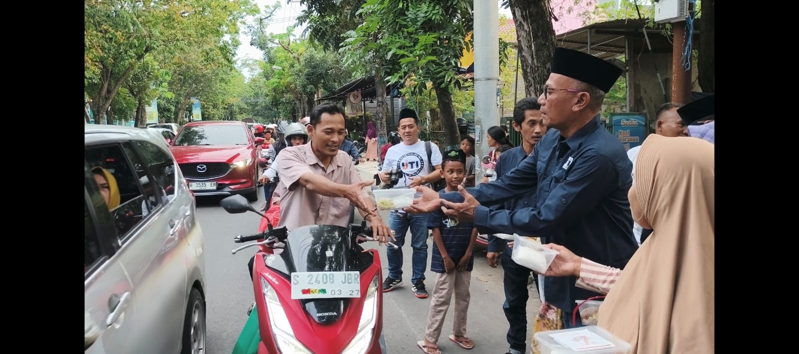 IJTI Lamongan dan Disabilitas Gelar Aksi Berbagi Takjil, Tunjukkan Semangat Inklusivitas di Bulan Ramadan