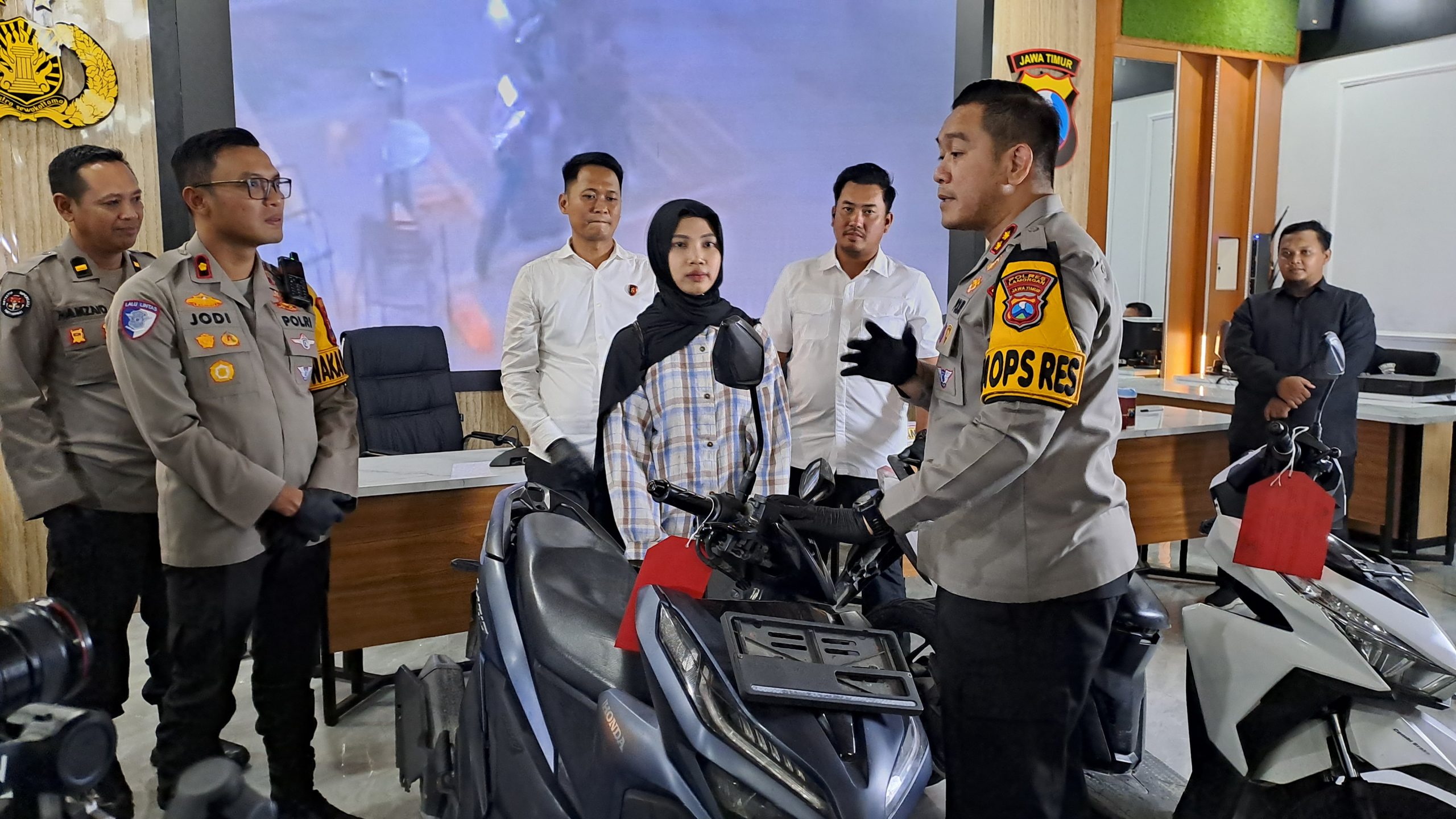 Parsel Lebaran, Polres Lamongan Ringkus Dua Pelaku Curanmor, Motor Korban Dikembalikan