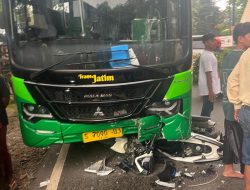 Tragis, Motor Satu Keluarga Tertabrak Bus Trans Jatim di Solokuro Lamongan, Satu Orang Tewas