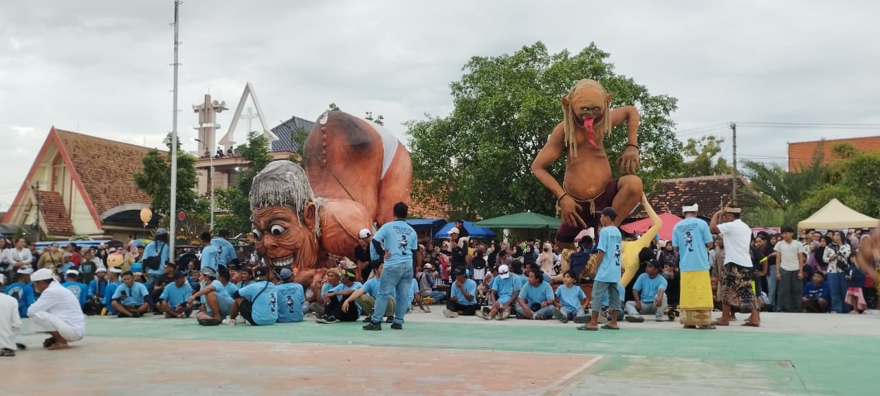 Ratusan Umat Hindu di Balun Gelar Tawur Kesanga, Bakar Delapan Ogoh-Ogoh Jelang Nyepi
