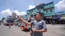 Satlantas Polres Lamongan Pantau Arus Mudik di Pasar Babat Gunakan Drone