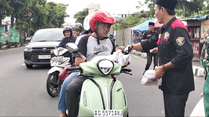 Tebar 6.000 Takjil di 7 Titik, Paguyuban Warung Sembako Madura Kediri Gaungkan Bisnis Sehat Tanpa Konflik