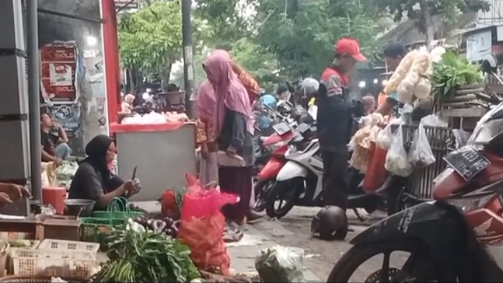 Jelang Lebaran, Pedagang Pasar Mrican Mulai Berjualan Sejak Dini Hari
