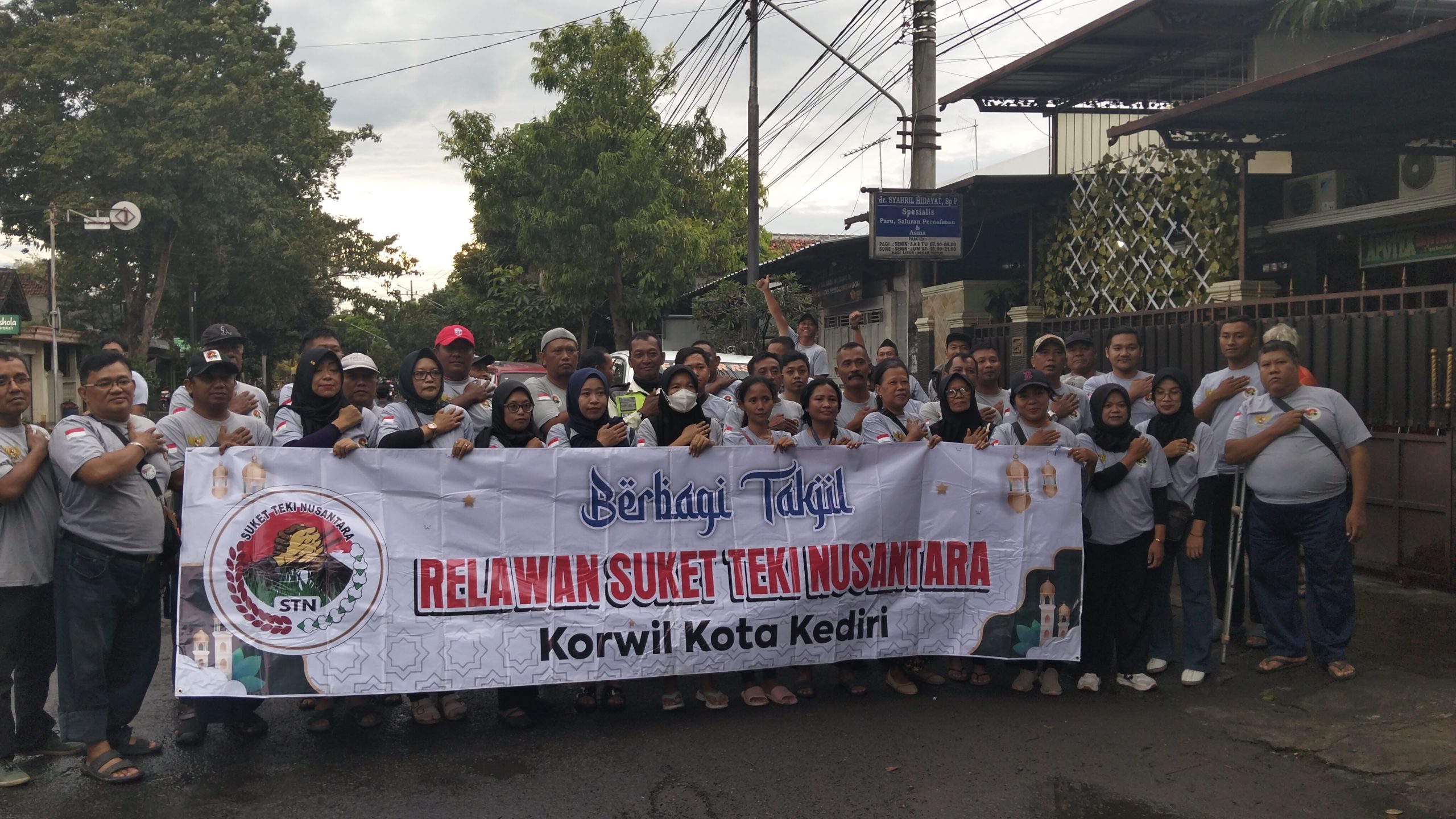 Relawan Suketeki Nusantara Kediri Bagikan 1.500 Takjil di Tiga Kecamatan, Perkuat Silaturahmi Ramadan