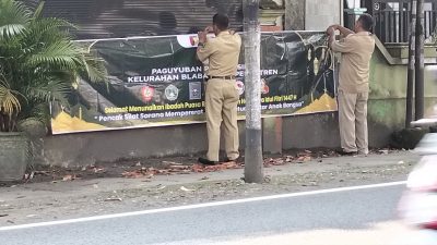 Perangkat Kelurahan Blabak Pasang Banner Pencak Silat, Wujud Imbauan Jaga Kondusivitas Ramadan