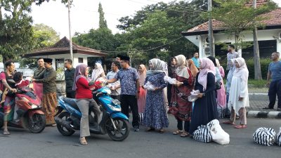 Dishub Kota Kediri Bagikan 400 Paket Takjil, Kadishub: Ramadan Momentum Berbagi