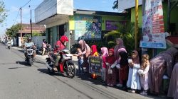 Anak TK Salma Insani Belajar Berbagi, 250 Takjil Dibagikan kepada Warga Sekitar