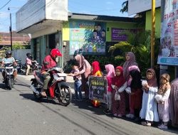 Anak TK Salma Insani Belajar Berbagi, 250 Takjil Dibagikan kepada Warga Sekitar