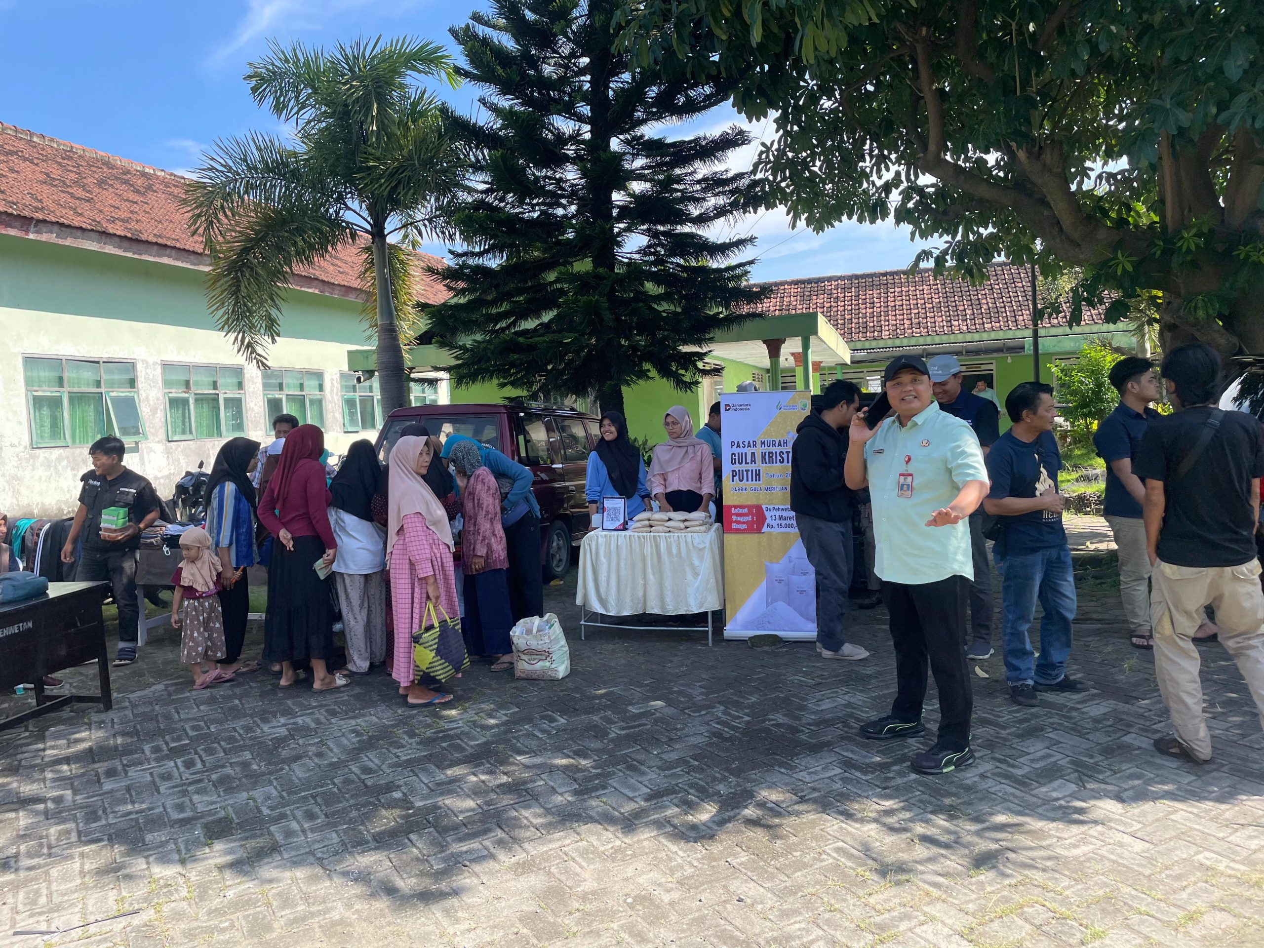 Warga Antusias Serbu Pasar Murah di Papar, Sembako Dijual Lebih Terjangkau