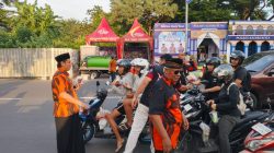 Pemuda Pancasila Kota Kediri Bagikan 400 Paket Takjil di Depan Masjid Agung, Ini Infonya