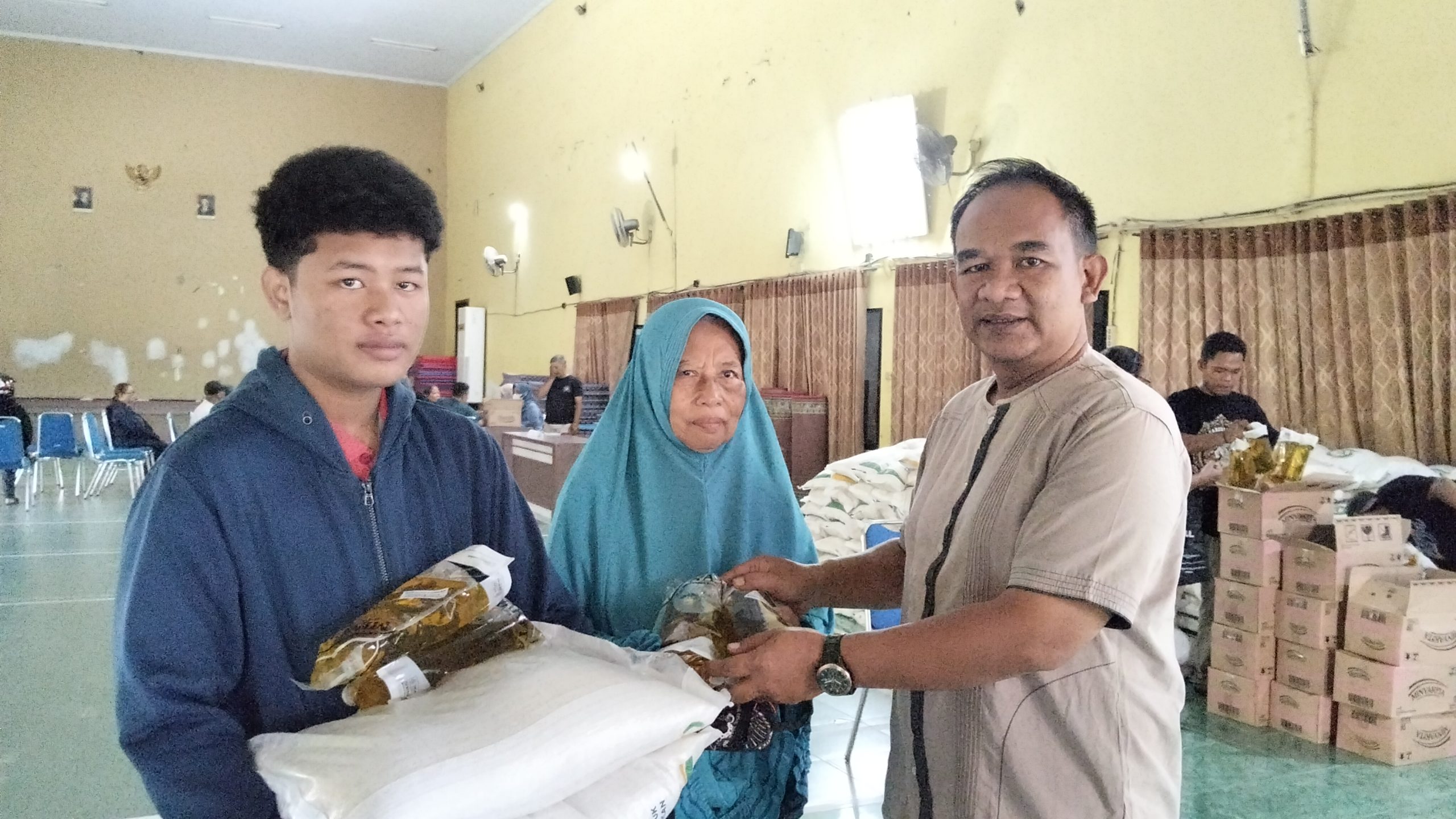 Jelang Lebaran, 839 Warga Kelurahan Banjaran Terima Bantuan Pangan