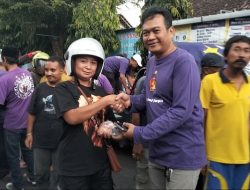 Suporter Bersatu Tebar Kepedulian, Persikmania, Yakuza dan Langitan Bagikan Sekitar 9.000 Takjil di Kediri