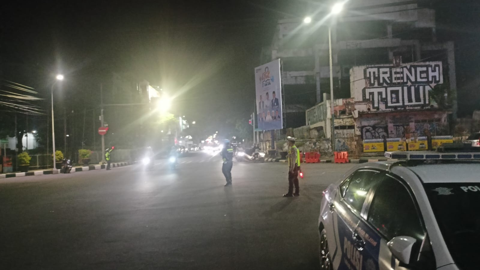 Rekayasa Lalin Adaptif, Arus Malam di Jl Dhoho Kediri Tetap Ramai Lancar Didominasi Plat Luar Kota
