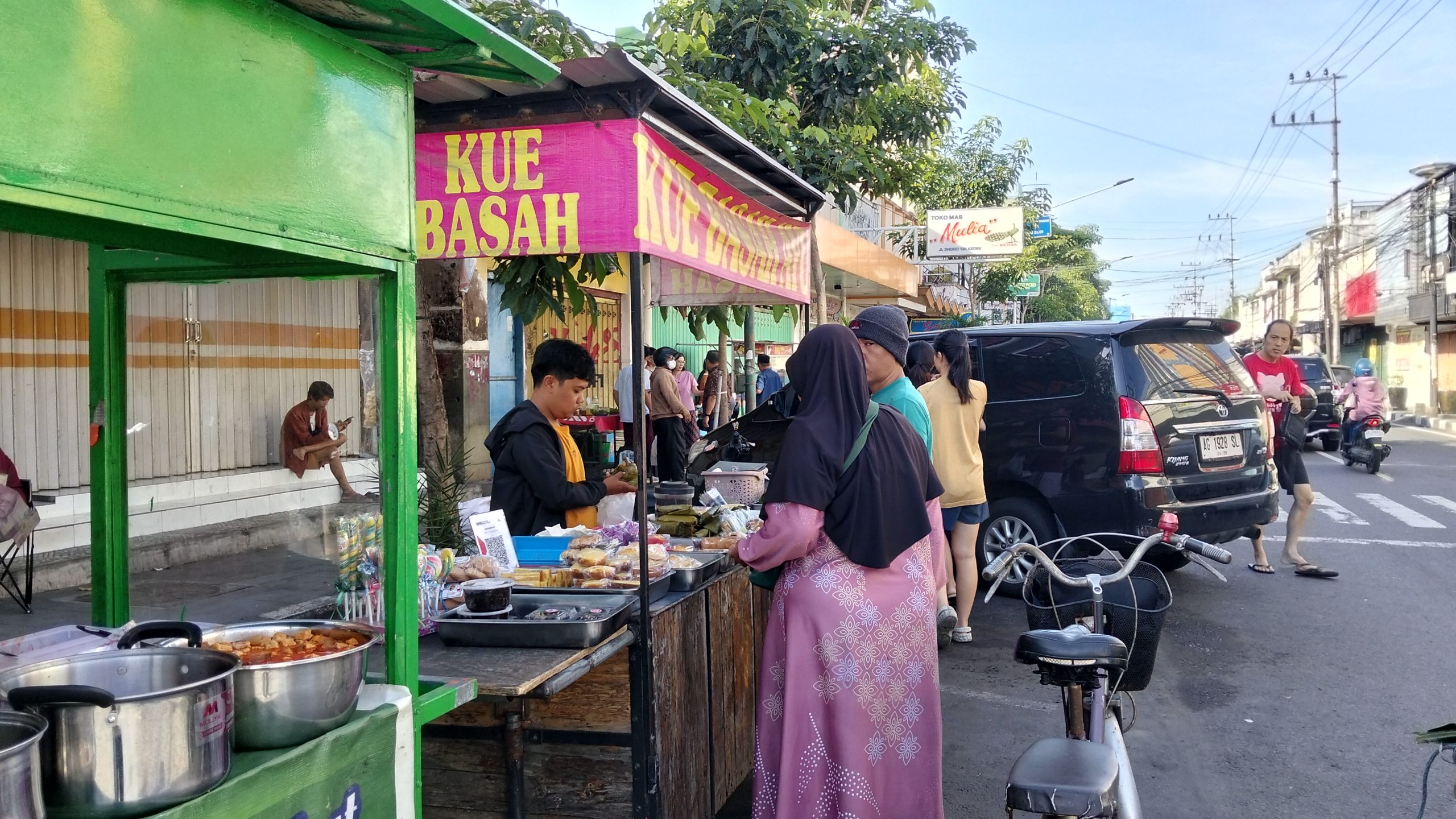 Usai Salat Id Muhammadiyah, Aktivitas Wisata Kuliner di Jalan Doho Kediri Kembali Ramai