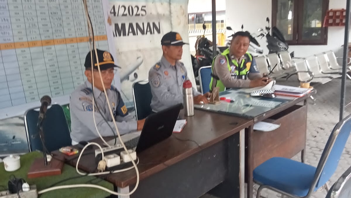 Terminal Tamanan Kediri Dipadati Kendaraan Luar Daerah, Arus Lalu Lintas Tetap Lancar