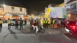 Lebaran H+2 Malam, Jalan Doho Kediri Tetap Dipadati Pemburu Kuliner, Lalin Lancar Terkendali