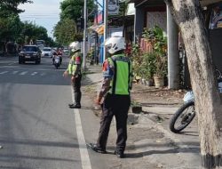 Arus Lalin H+3 Lebaran di Simpang Tiga Njetis Padat, Tetap Lancar