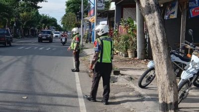 Arus Lalin H+3 Lebaran di Simpang Tiga Njetis Padat, Tetap Lancar