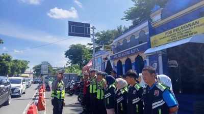 Dipimpin IPTU Mujani, Arus Lalin Jalan Panglima Sudirman Kediri Ramai Namun Tetap Lancar