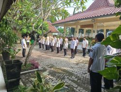 Hari Pertama Kerja Usai Lebaran, Camat Pesantren Tekankan Disiplin dan Pelayanan Optimal